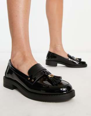 schuh - Lisbon - Loafer in schwarzer Lackoptik mit Bommeln