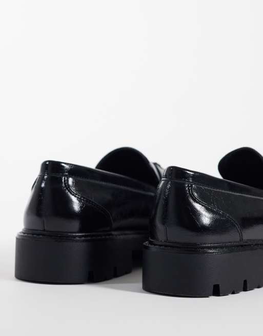 Schuh Livvy chunky tassel loafers black patent, 3 of 4