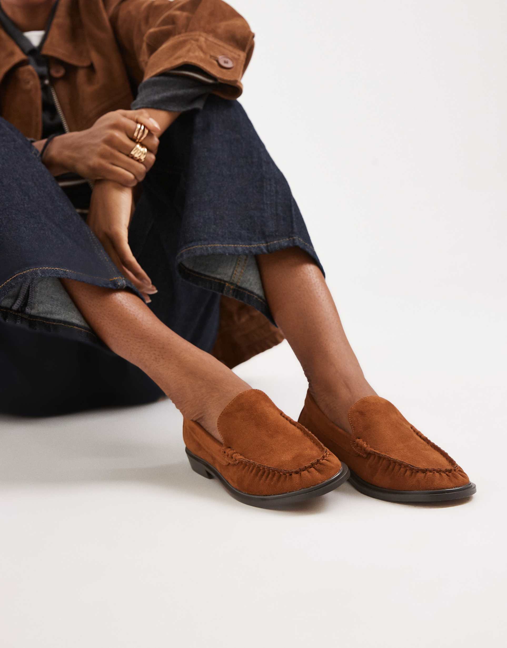 schuh lorena loafers in tan suedette