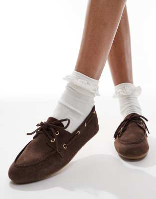 schuh Lyanna boat shoes in brown suede