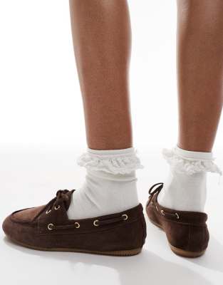 schuh Lyanna boat shoes in brown suede