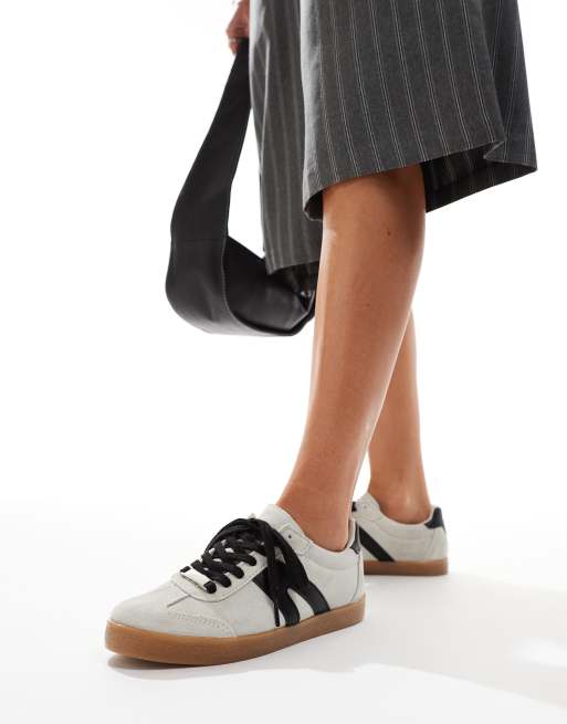 schuh - Marnie - Sneakers in camoscio bianco sporco con suola in gomma 