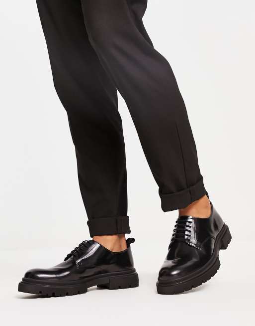 schuh - Poet - Veterschoenen met dikke zool in zwart leer met hoogglans