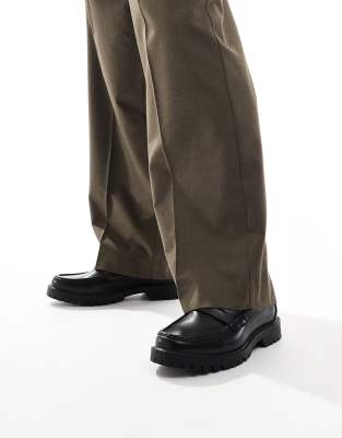 Schuh Ravi Loafers In Black