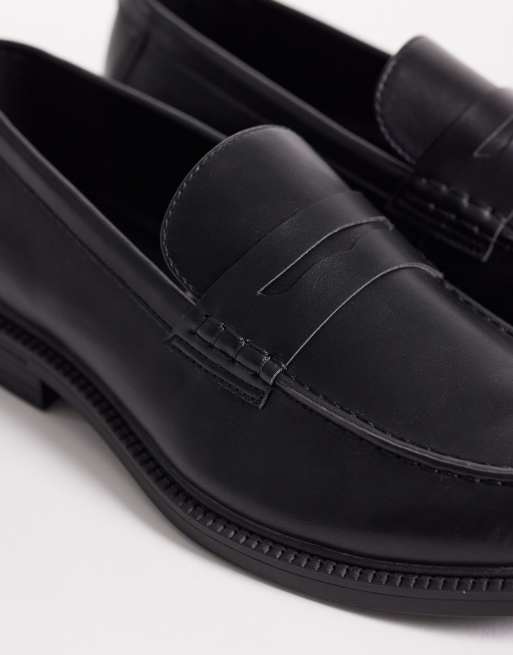 schuh Reagan loafers in black, 2 of 4