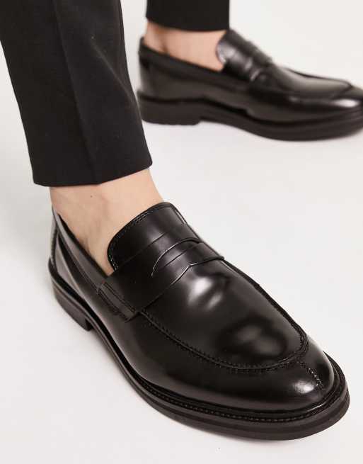 Schuh Robin - Svarta, tjocka loafers i högglansigt läder