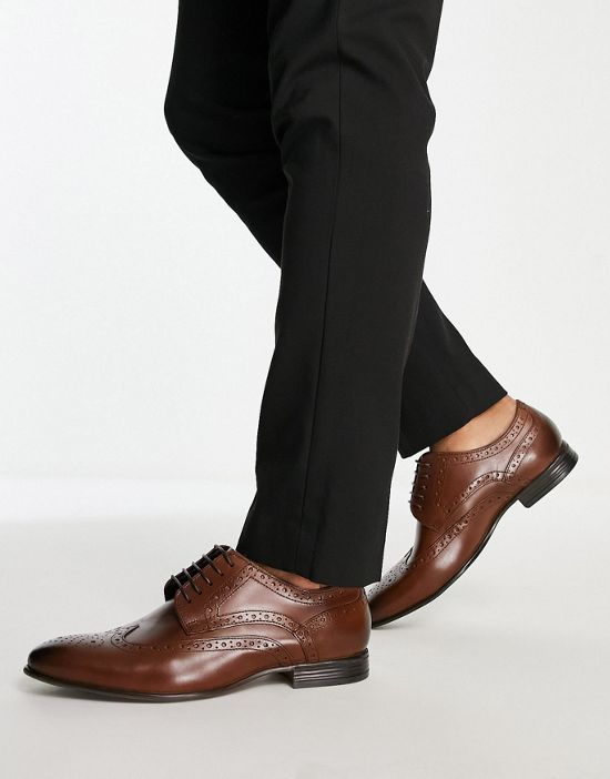 https://images.asos-media.com/products/schuh-rowen-brogues-in-brown-leather/201639240-3?$n_550w$&wid=550&fit=constrain