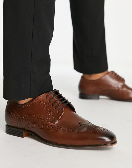 https://images.asos-media.com/products/schuh-rowen-brogues-in-brown-leather/201639240-4?$n_550w$&wid=550&fit=constrain