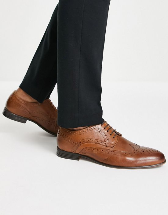 https://images.asos-media.com/products/schuh-rowen-brogues-in-tan-leather/201640121-1-brown?$n_550w$&wid=550&fit=constrain