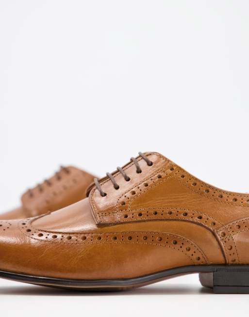 schuh Rowen brogues in tan leather, 2 of 4
