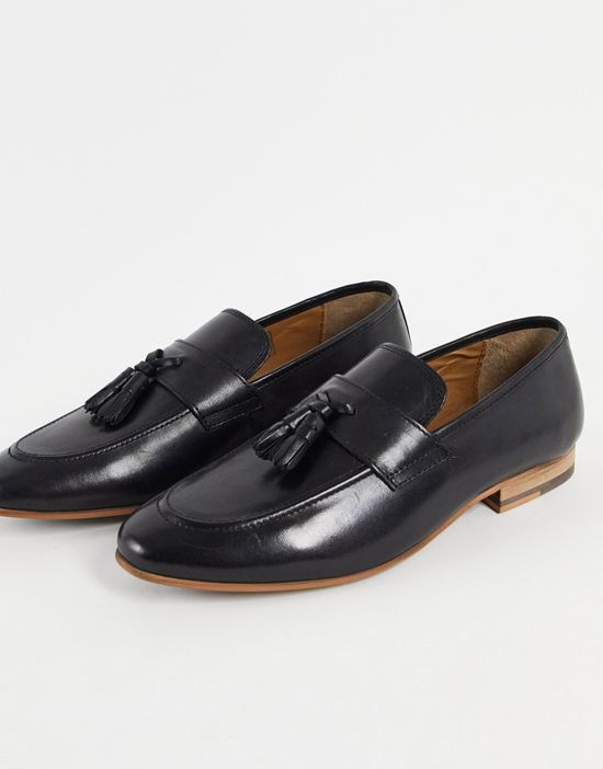 https://images.asos-media.com/products/schuh-ryan-tassel-loafers-in-black-leather/202041907-1-black?$n_550w$&wid=550&fit=constrain