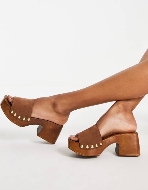 schuh - Tanika - Suède klompsandalen in bruin