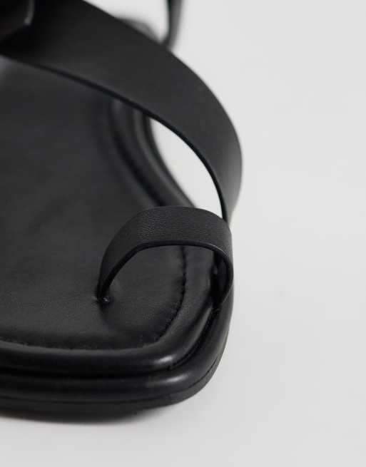 Schuh Tanvi toe loop sandal with ankle strap and buckle detail in black leather, 2 of 4