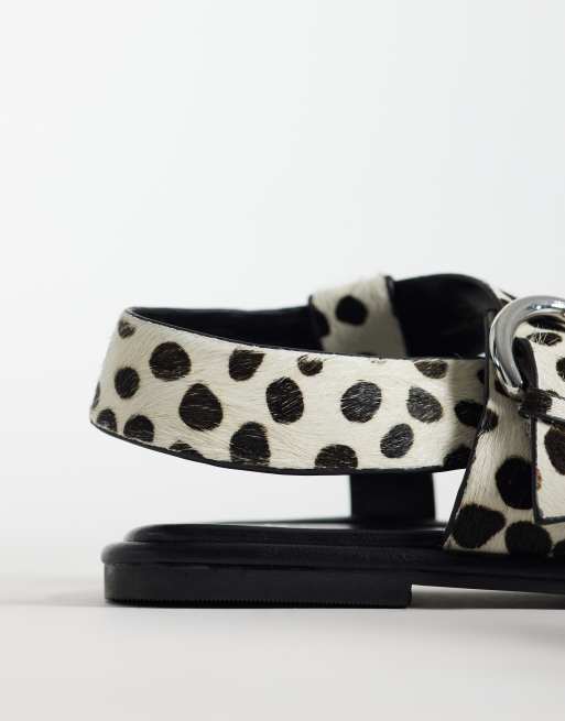 schuh Tanvi toe loop sandals with ankle strap and buckle detail in animal pony, 4 of 4