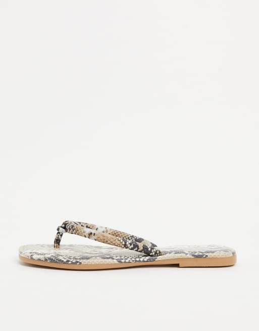 schuh – Tassy – Zehenstegsandalen aus Leder mit eckiger Zehenpartie und Schlangenmuster, 2 von 4