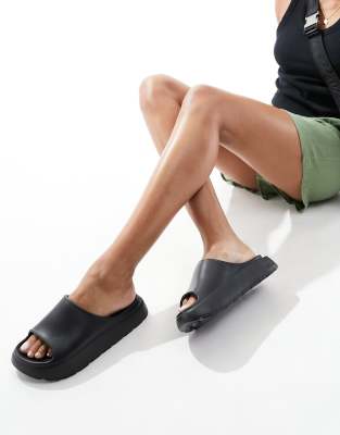 schuh Tatia slides in black