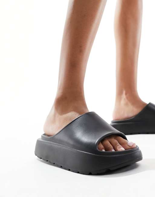 schuh Tatia slides in black, 2 of 4