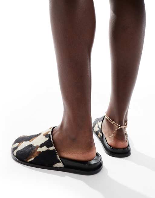 schuh – Teale – Klapki-chodaki z włosiem we wzór w krowie łaty, 2 z 4
