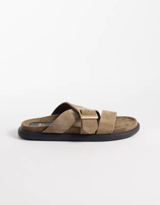 Schuh Tear Cross Over Flat Sandal With Buckle Detail In Green