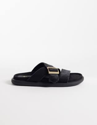 Tear - Flache Sandalen in Schwarz mit Ponyfell-Struktur, überkreuztem Design und Schnallendetail Schwarz 39