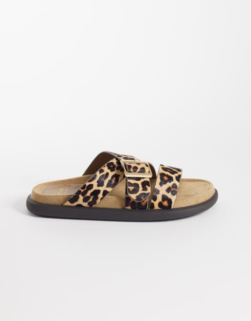 schuh – Tear – Flache Sandalen mit Ponyfell-Struktur, überkreuztem Design und Schnalle, 3 von 4