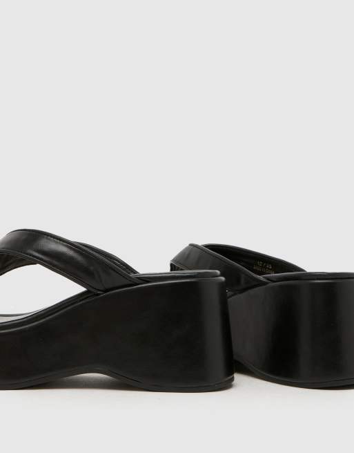 Schuh Tonio flatform toe thong sandal in black, 2 of 4