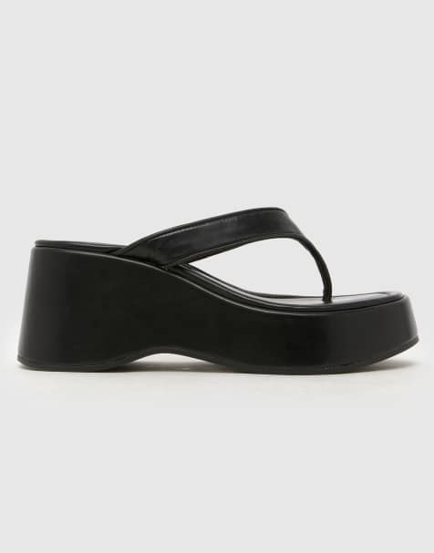 schuh – Tonio – Zehenstegsandalen in Schwarz mit flacher Plateausohle - view 1