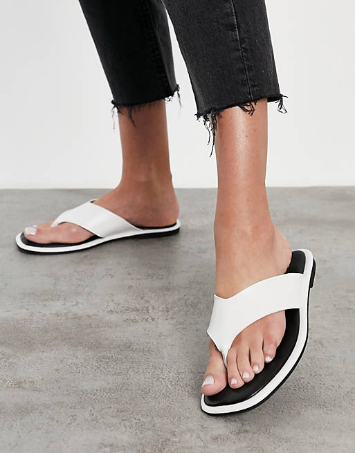 schuh Tracy flip flop sandals in white