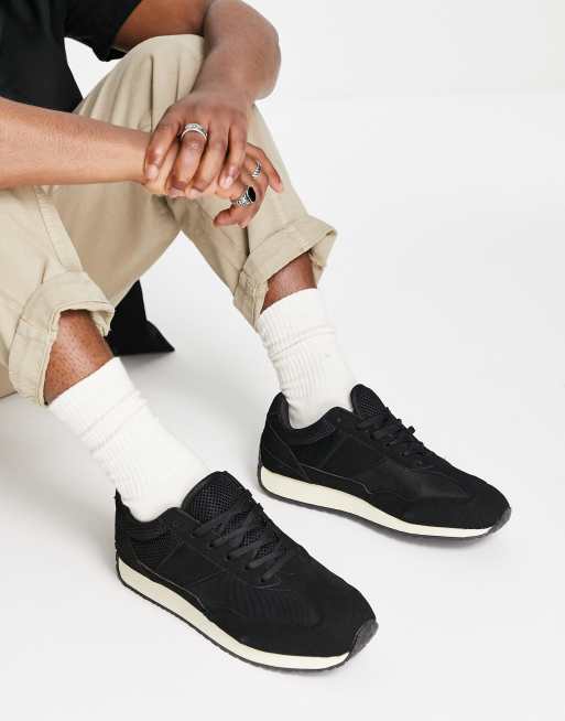 Schuh Wallace running sneakers in black 