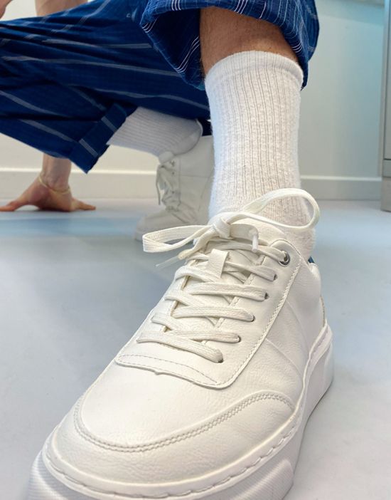 https://images.asos-media.com/products/schuh-warner-cupsole-sneakers-in-white/201652213-2?$n_550w$&wid=550&fit=constrain