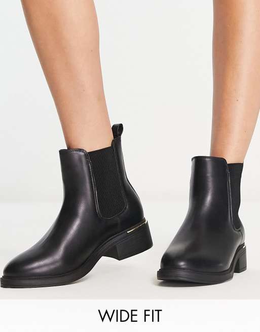 Wide toe shop chelsea boot