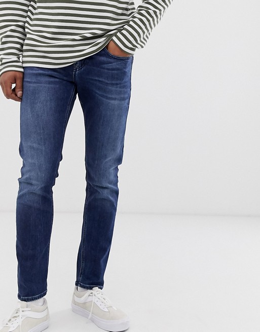 Scotch and Soda tye slim carrot fit mid blue wash jeans