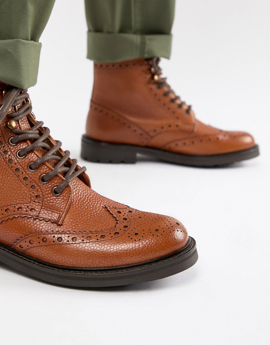 Sean brogue-støvler i gyldenbrunt skind fra WALK London-Tan