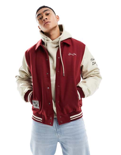 Sean John – College-Bomberjacke in Rot und gebrochenem Weiß mit Schriftzug und Retro-Auto-Stickerei