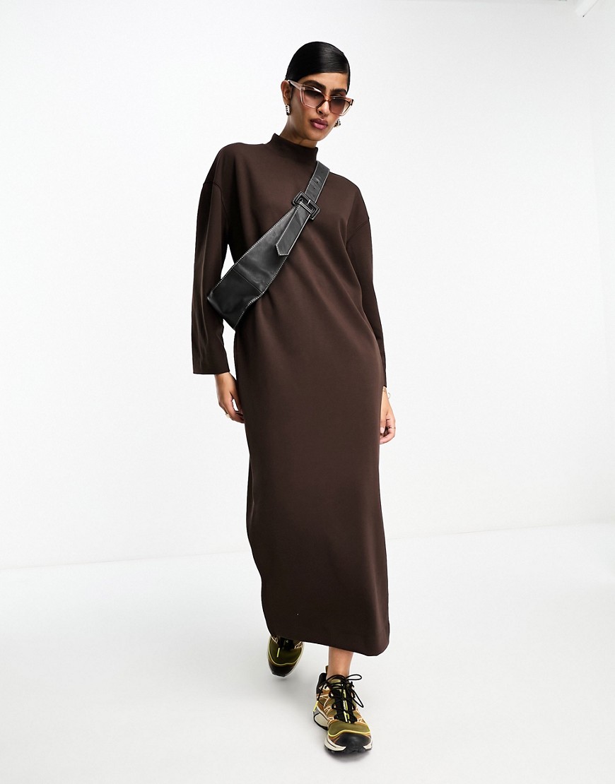 selected femme - brun maxiklänning i oversize med hög krage-brown