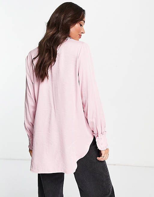 Chemise oversize en satin avec poignets noués vif ASOS en coloris Rose Femme Vêtements Tops Chemises 