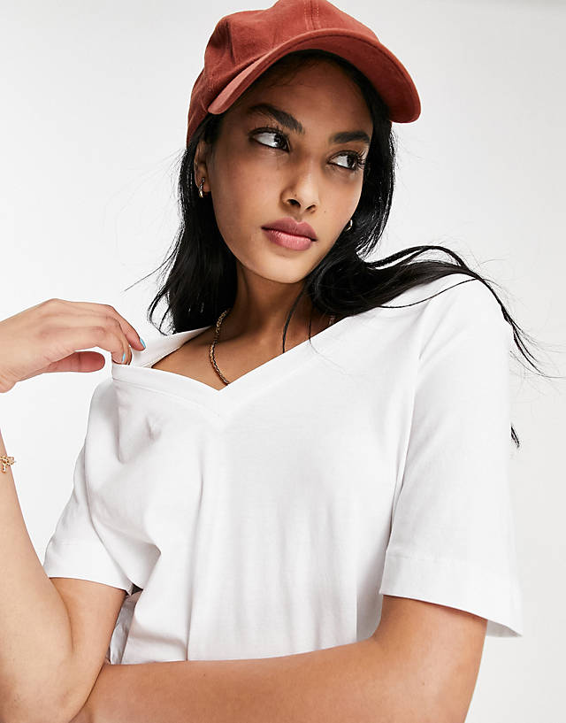 Selected - femme cotton v neck t-shirt with short sleeves in white - white