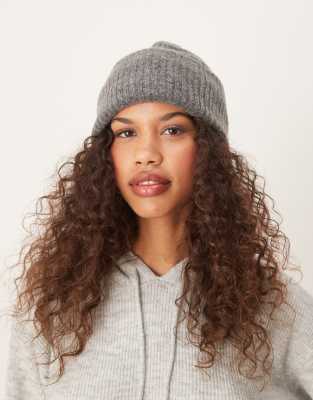 Femme fluffy knit beanie in gray