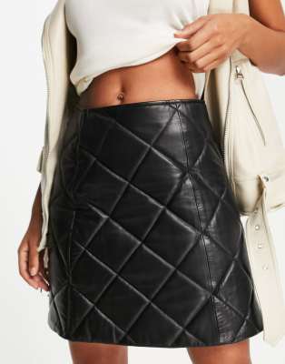 Selected Femme - Gewatteerde leren mini rok in zwart | ASOS