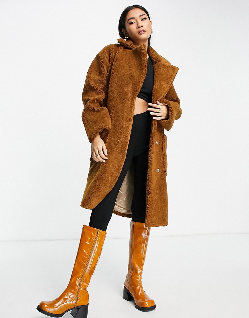 Selected Femme - Gyldenbrun frakke i imiteret lammeskind med store lommer