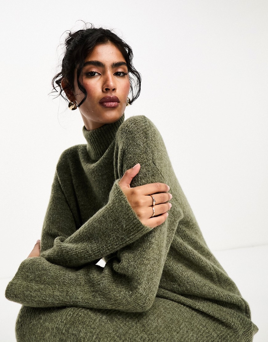 Femme high neck knitted maxi dress in khaki-Green