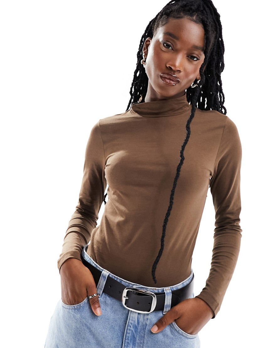 Femme high neck long sleeve top in brown-Green