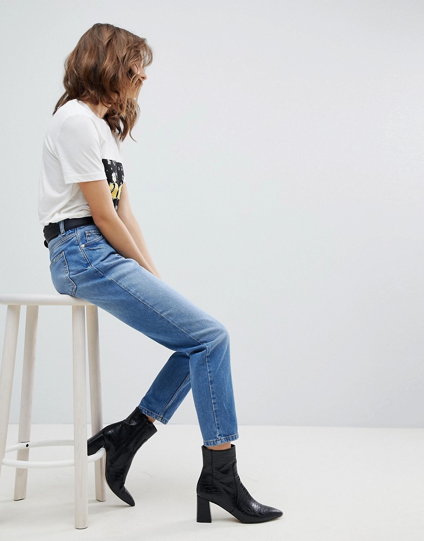 Femme High Rise Mom Jeans in blue