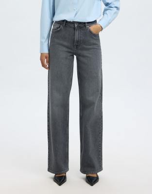Selected Femme - Jeans in Mittelgrau mit weitem Bein