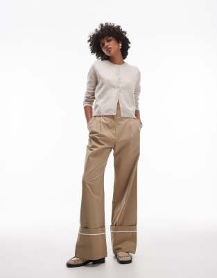 Femme knitted cardigan in cream-White