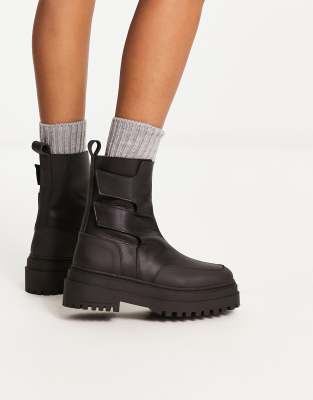 Femme leather chunky boots with tabs in black