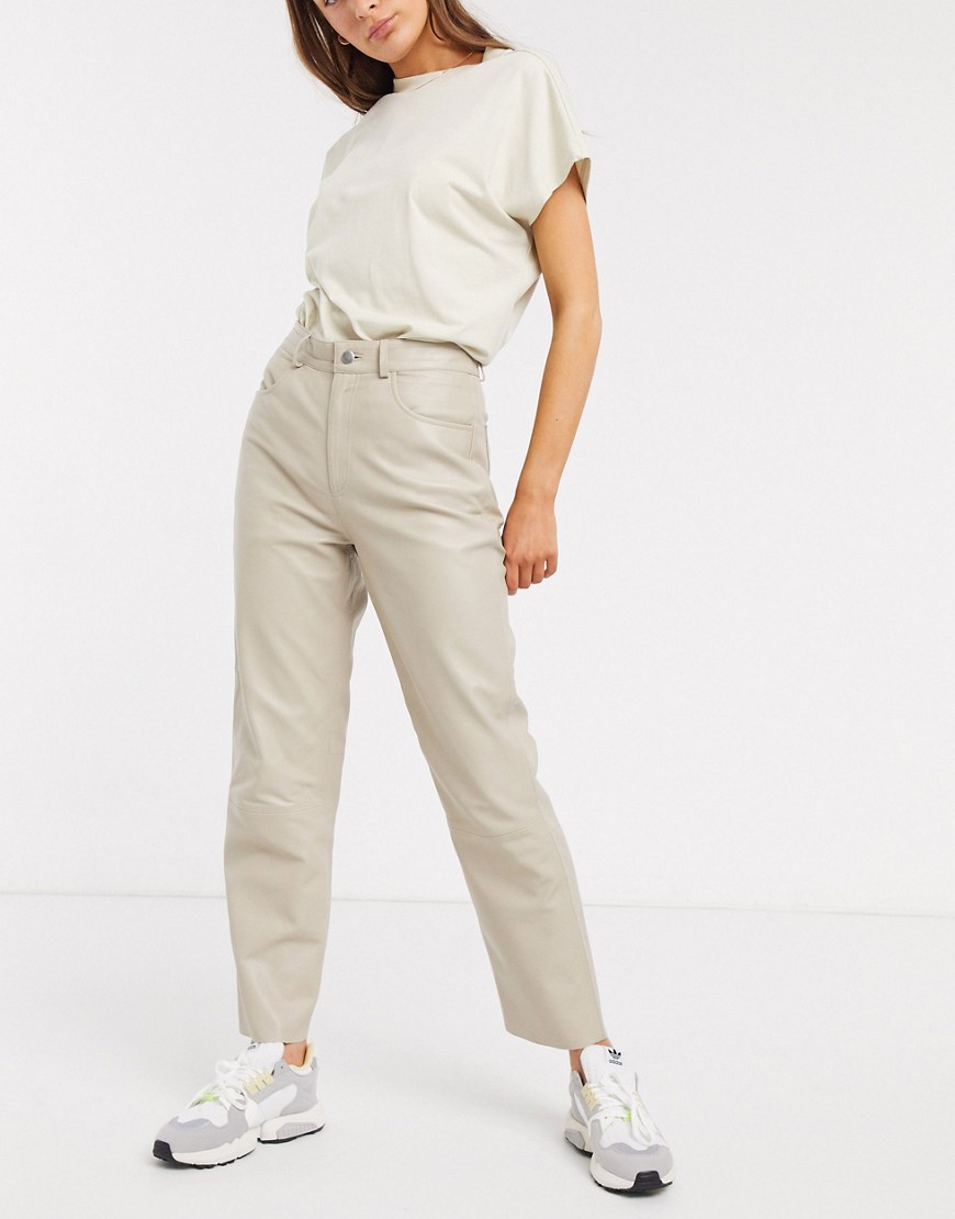 Selected Femme - Leren broek met hoge taille in kiezelkleur-Crème