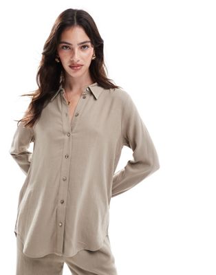 Femme linen touch shirt in beige-Neutral