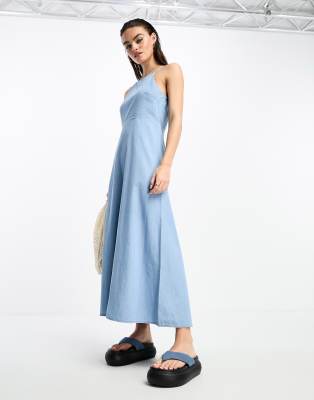 Selected Femme - Maxikleid aus Denim in Blau mit Neckholder