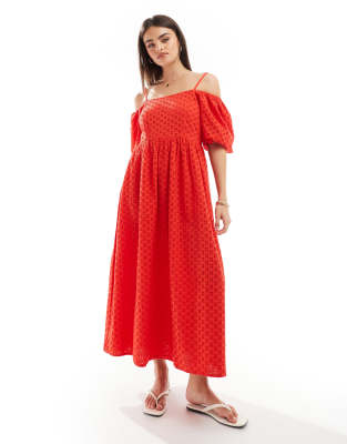 Selected Femme - Maxikleid in Rot mit Lochstickerei